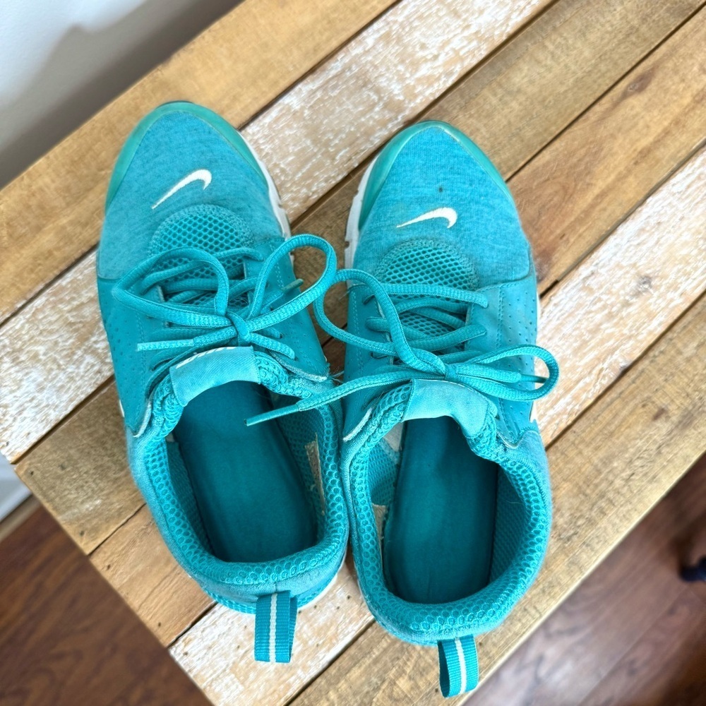 Nike Turquoise Running Shoes with White Swoosh Size 6 Women’s - Picture 11 of 16